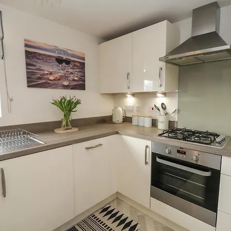 Woodside View Apartment *