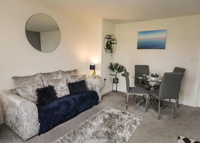 Woodside View Apartment